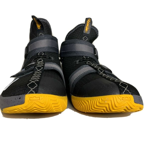 YOUTH NIKE LEBRON SOLDIER XIII FLYEASE - Picture 2 of 7